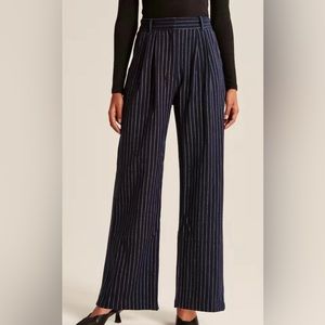 Abercrombie & Fitch
Vented Straight Pants